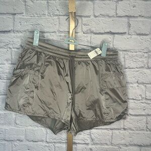 Aerie small nwt Women's Gray Lightweight Athletic Shorts with pockets & liner